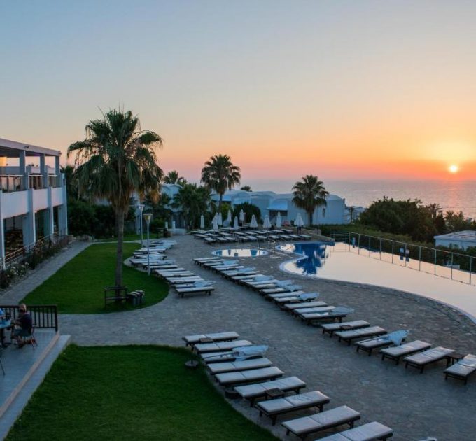 Theo Sunset Bay Hotel