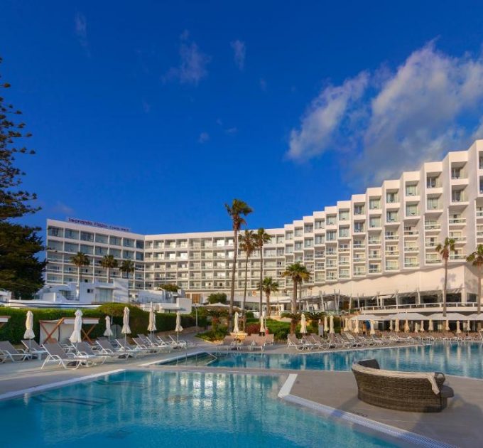 Leonardo Plaza Cypria Maris Beach Hotel & Spa